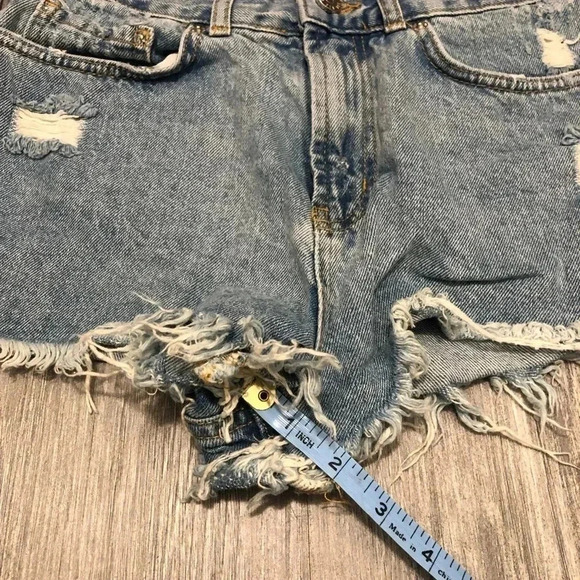 Urban Outfitters BDG Essential Mid-Rise Denim Shorts Women's‎ Size 28 - Picture 6 of 7